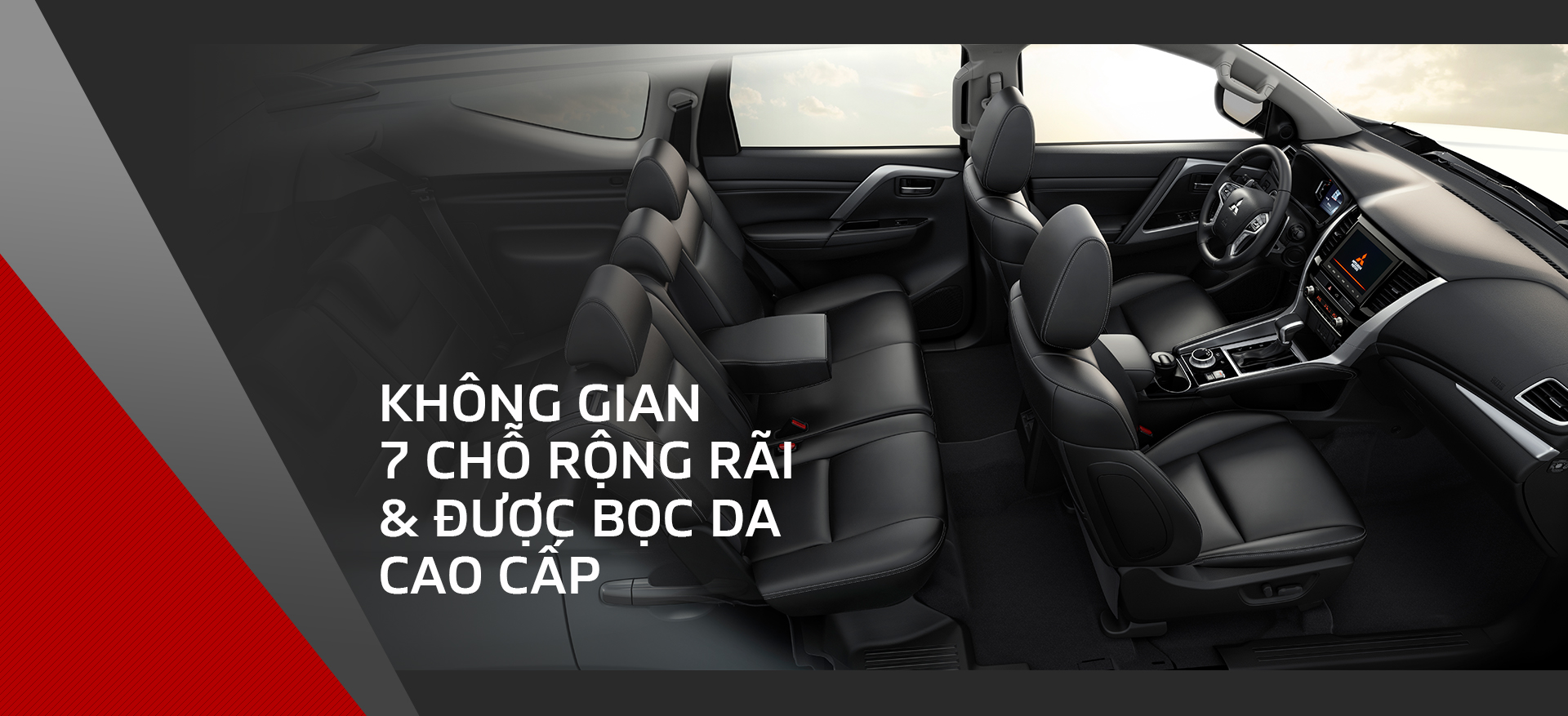Khoang nội thất Pajero Sport 2023 được bọc da cao cấp và thiết kế rộng rãi