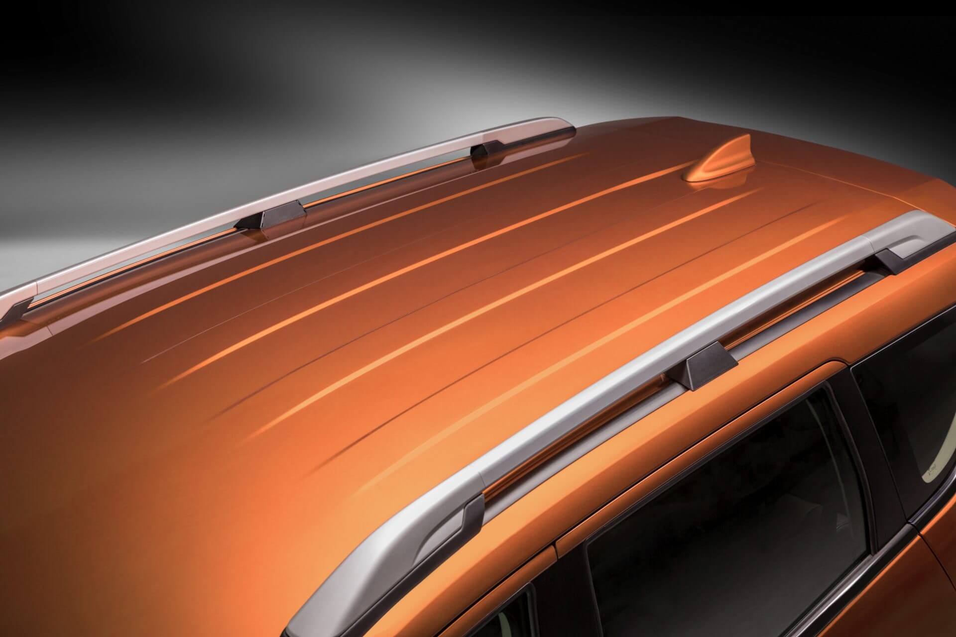 Mitsubishi Xpander Cross được trang bị thêm giá nóc